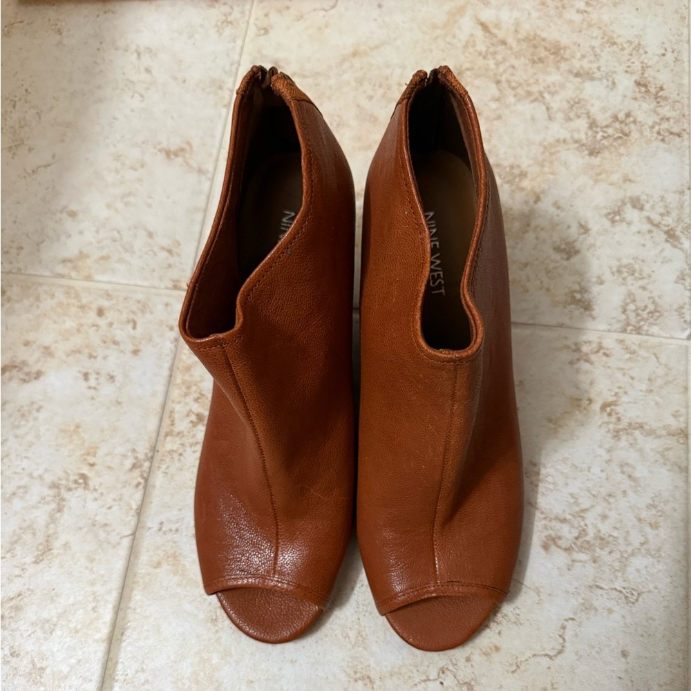 Nine West Tan Open-Toe Leather Booties size 9.5
